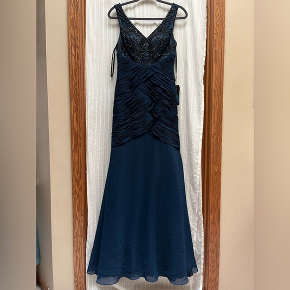 NWT Sue Wong Navy Blue beaded Maxi Dress size 4